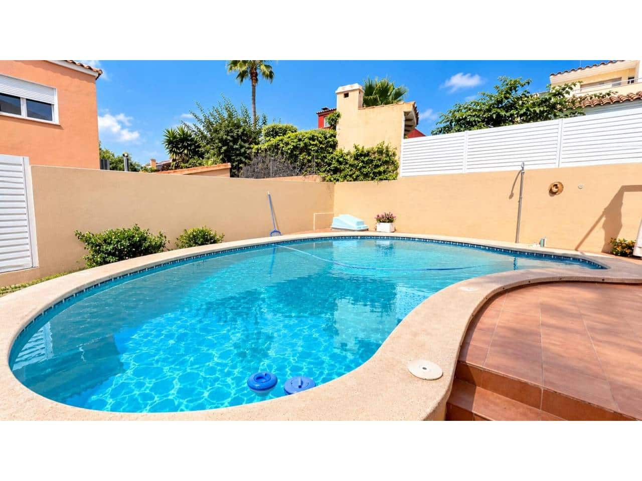 5 bedroom Semi-detached Villa for sale in Benicassim with pool garage - € 569,000 (Ref: 10052277)