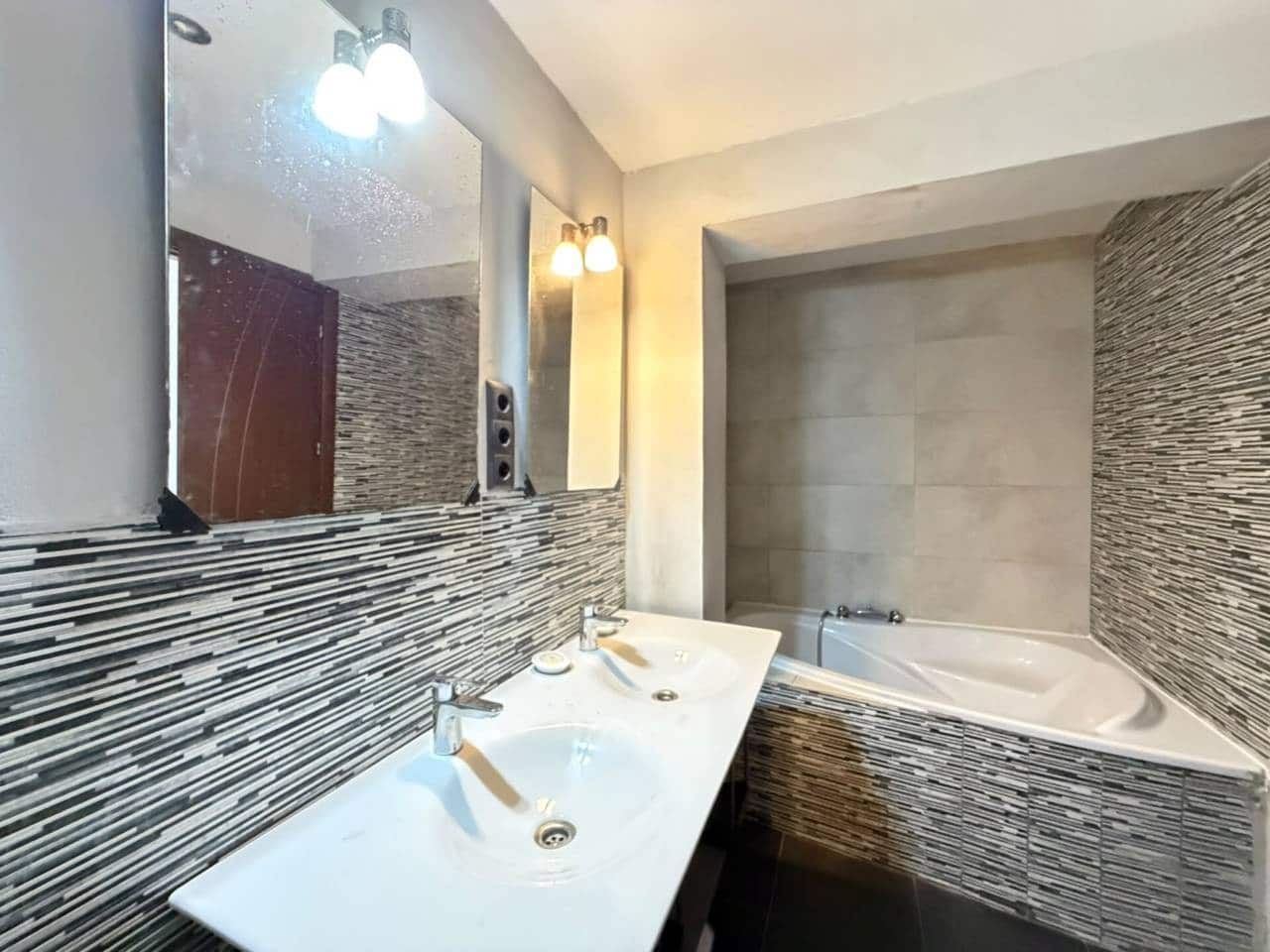 2 slaapkamer Flat te koop in Castello de la Plana - € 158.000 (Ref: 10057905)