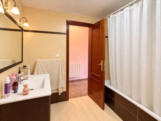 7 quarto Apartamento para venda em Castelló de la Plana com garagem - 200 000 € (Ref: 10118686)