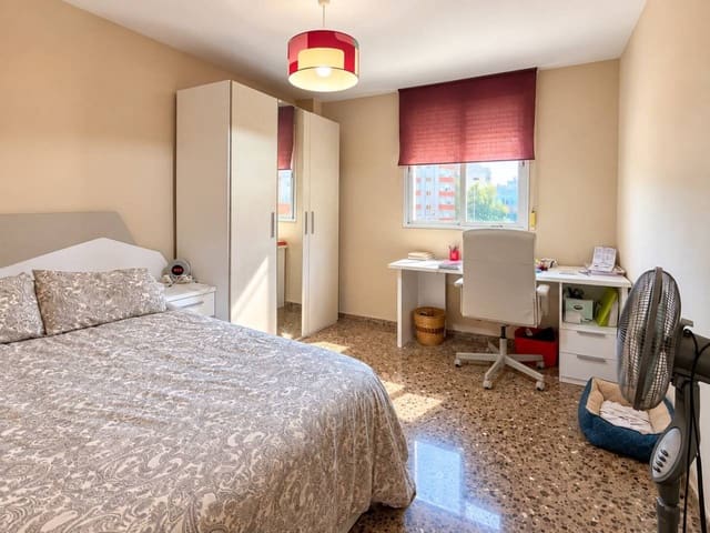 7 quarto Apartamento para venda em Castelló de la Plana com garagem - 200 000 € (Ref: 10118686)