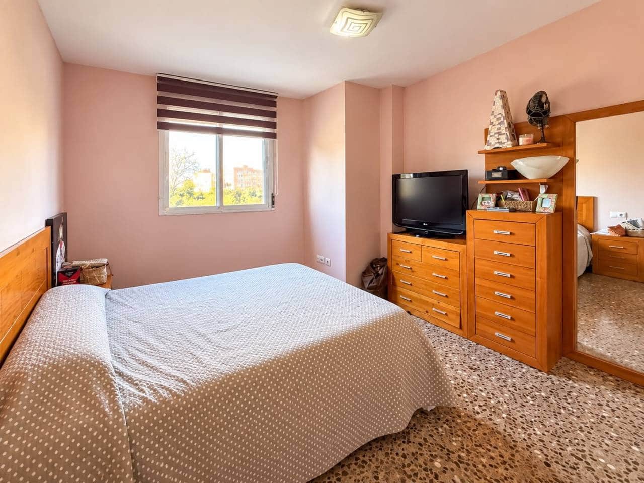 7 quarto Apartamento para venda em Castello de la Plana com garagem - 200 000 € (Ref: 10118686)