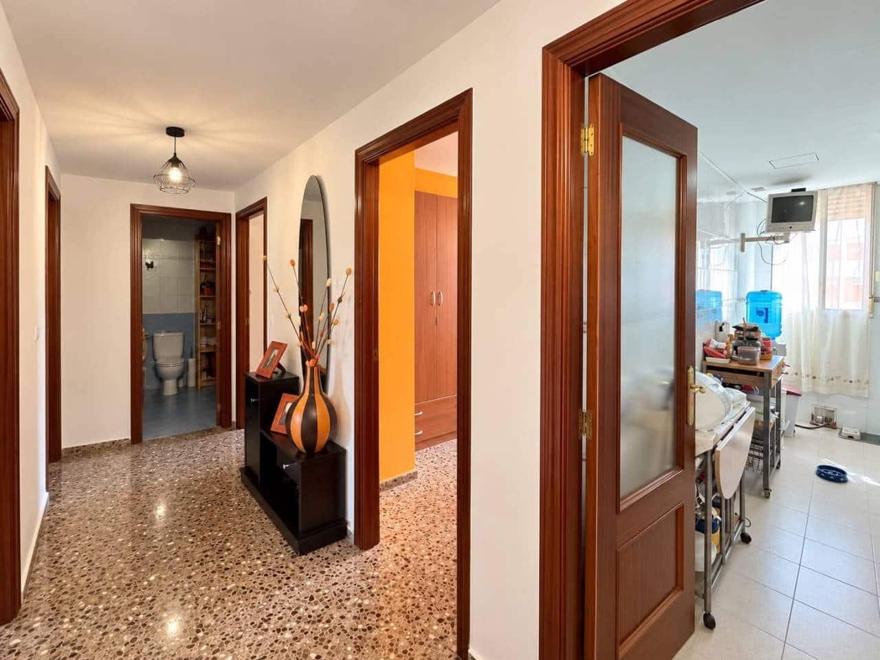 7 quarto Apartamento para venda em Castello de la Plana com garagem - 200 000 € (Ref: 10118686)