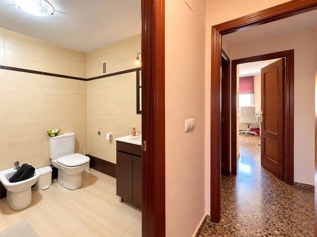 7 quarto Apartamento para venda em Castelló de la Plana com garagem - 200 000 € (Ref: 10118686)
