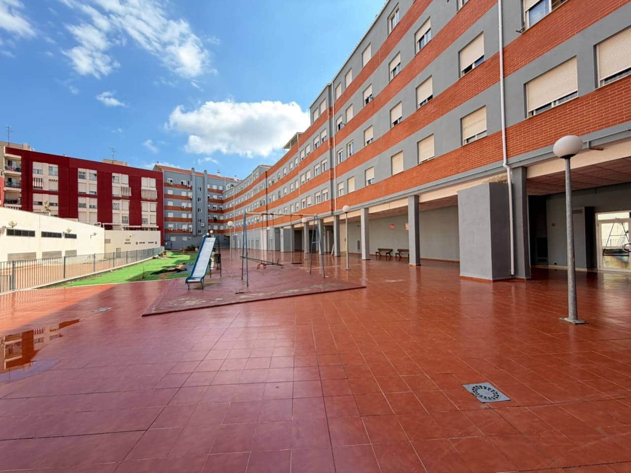 7 quarto Apartamento para venda em Castello de la Plana com garagem - 200 000 € (Ref: 10118686)