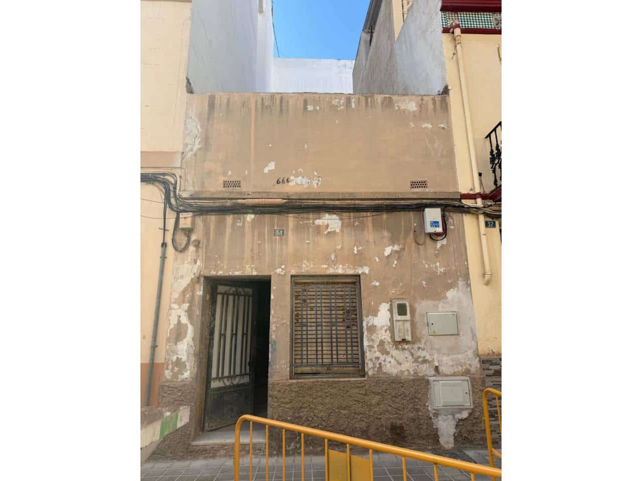 3 bedroom Townhouse for sale in Castello de la Plana - € 190,000 (Ref: 10131072)