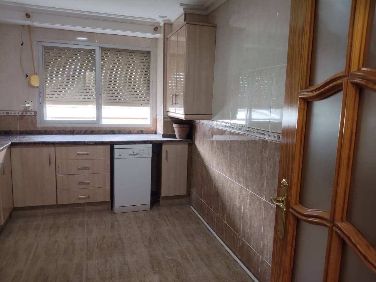 4 soveværelse Lejlighed til salg i Vila-real - € 140.000 (Ref: 10141545)