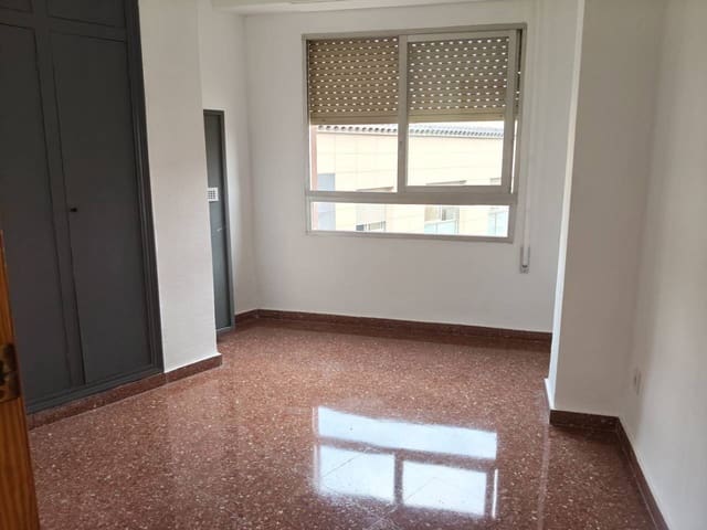 4 soveværelse Lejlighed til salg i Vila-real - € 140.000 (Ref: 10141545)