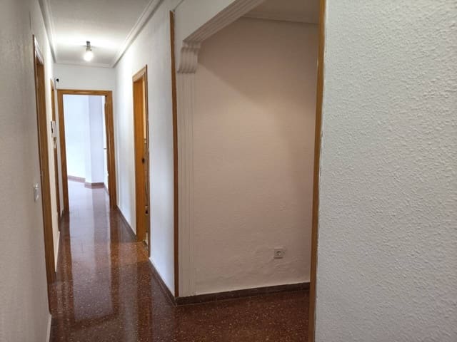 4 soveværelse Lejlighed til salg i Vila-real - € 140.000 (Ref: 10141545)