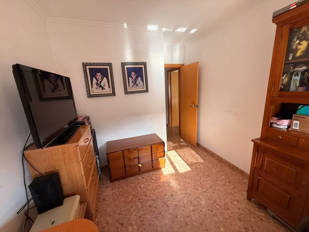 4 bedroom Flat for sale in Castello de la Plana with garage - € 375,000 (Ref: 10141546)