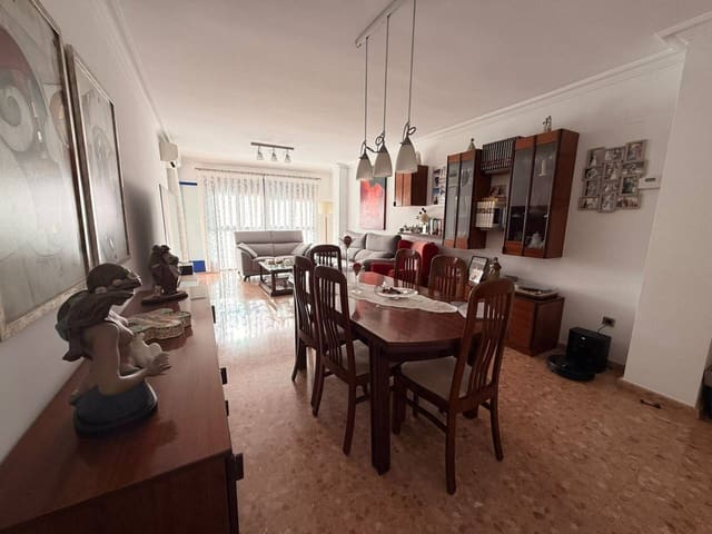 4 bedroom Flat for sale in Castelló de la Plana with garage - € 375,000 (Ref: 10141546)