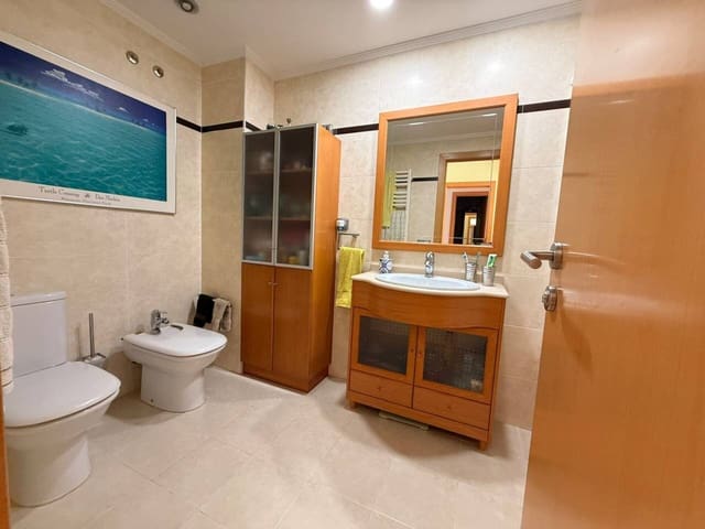 4 bedroom Flat for sale in Castelló de la Plana with garage - € 375,000 (Ref: 10141546)