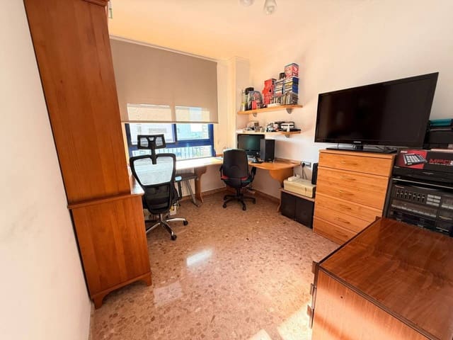 4 bedroom Flat for sale in Castelló de la Plana with garage - € 375,000 (Ref: 10141546)