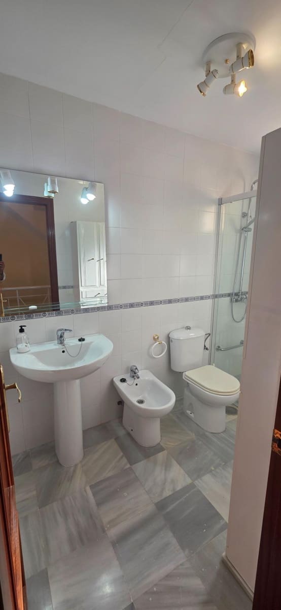 4 quarto Moradia em Banda para venda em Isla Cristina com piscina garagem - 380 000 € (Ref: 10049278)