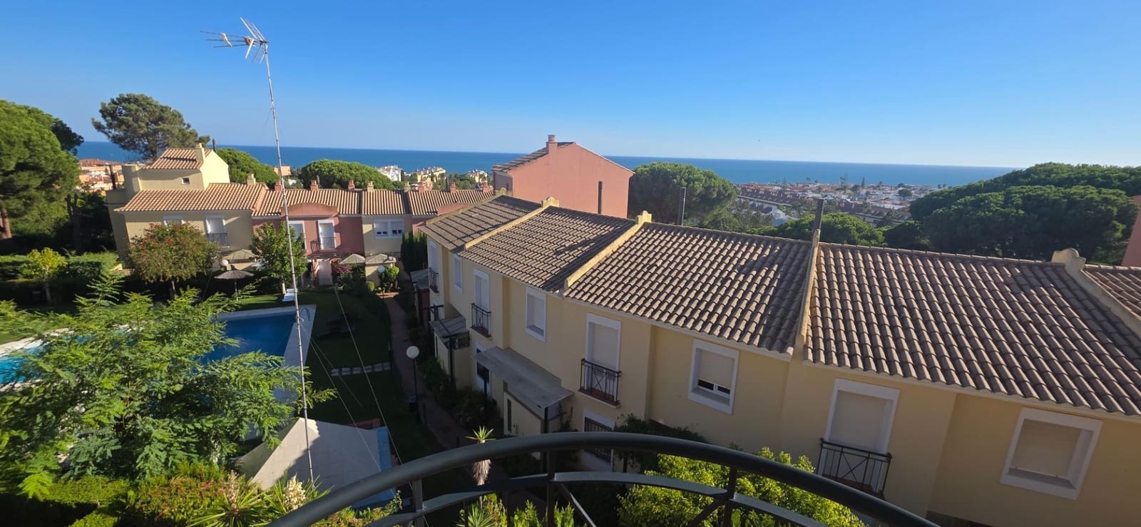 4 quarto Moradia em Banda para venda em Isla Cristina com piscina garagem - 380 000 € (Ref: 10049278)