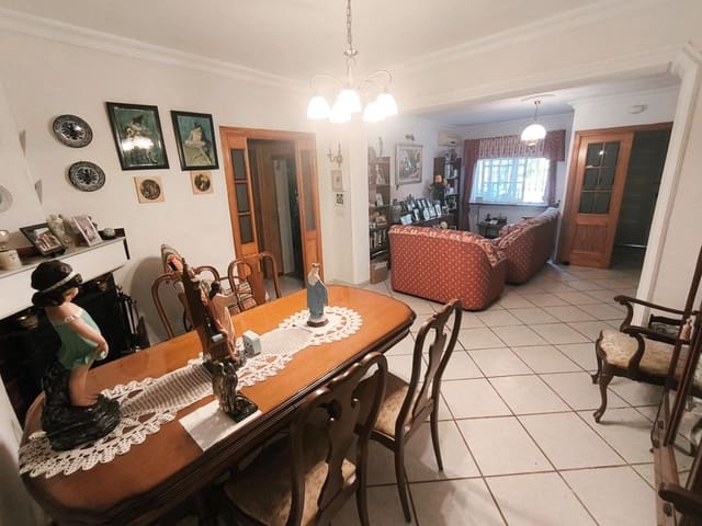 4 bedroom Semi-detached Villa for sale in Corrales del Vino - € 280,000 (Ref: 10115873)
