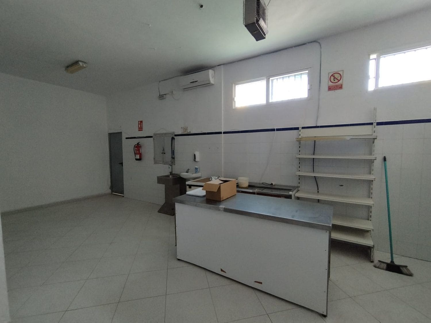 Kommersiell til salgs i Beas - € 179 990 (Ref: 9569144)