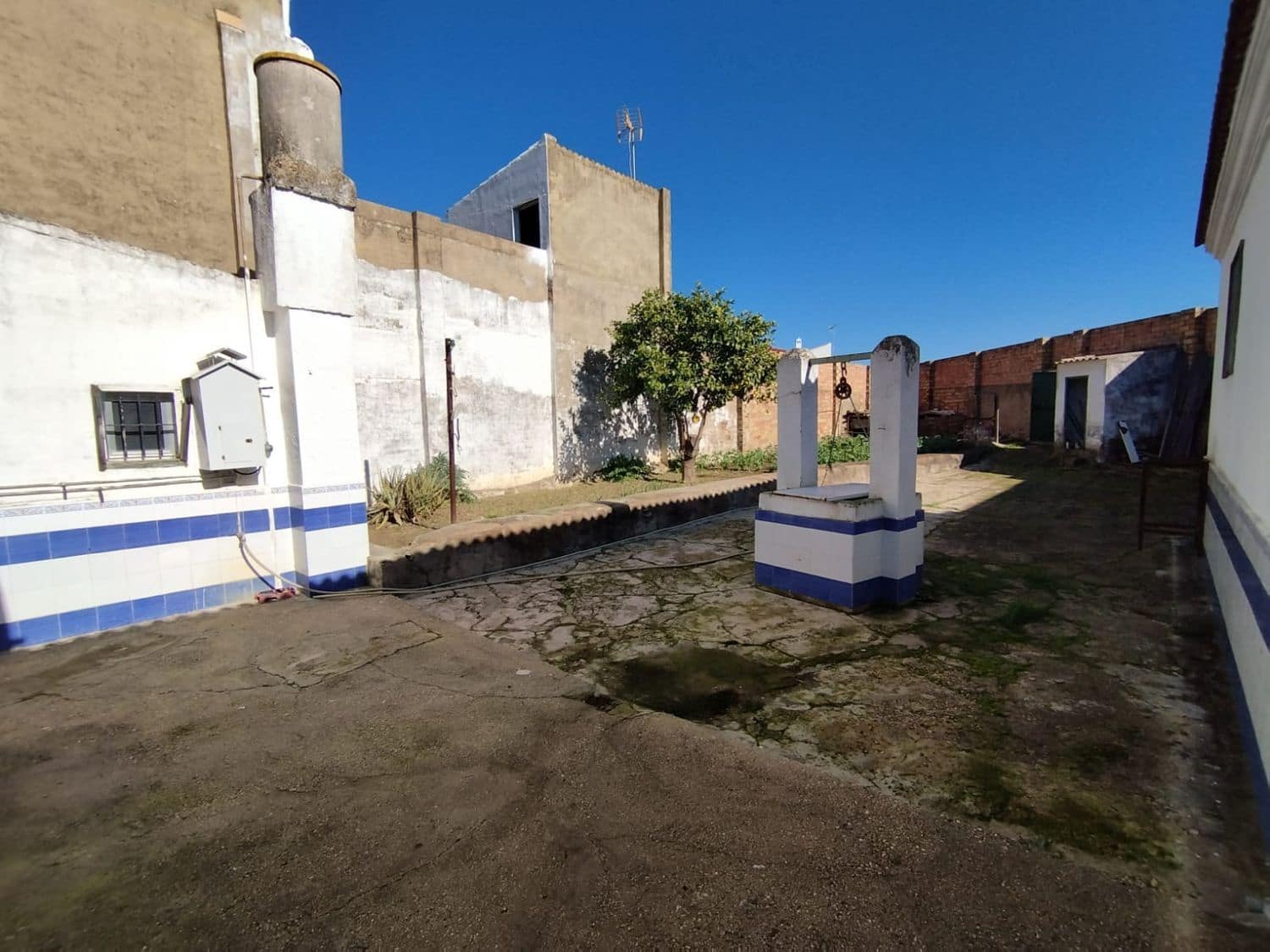 Kommersiell til salgs i Beas - € 179 990 (Ref: 9569144)