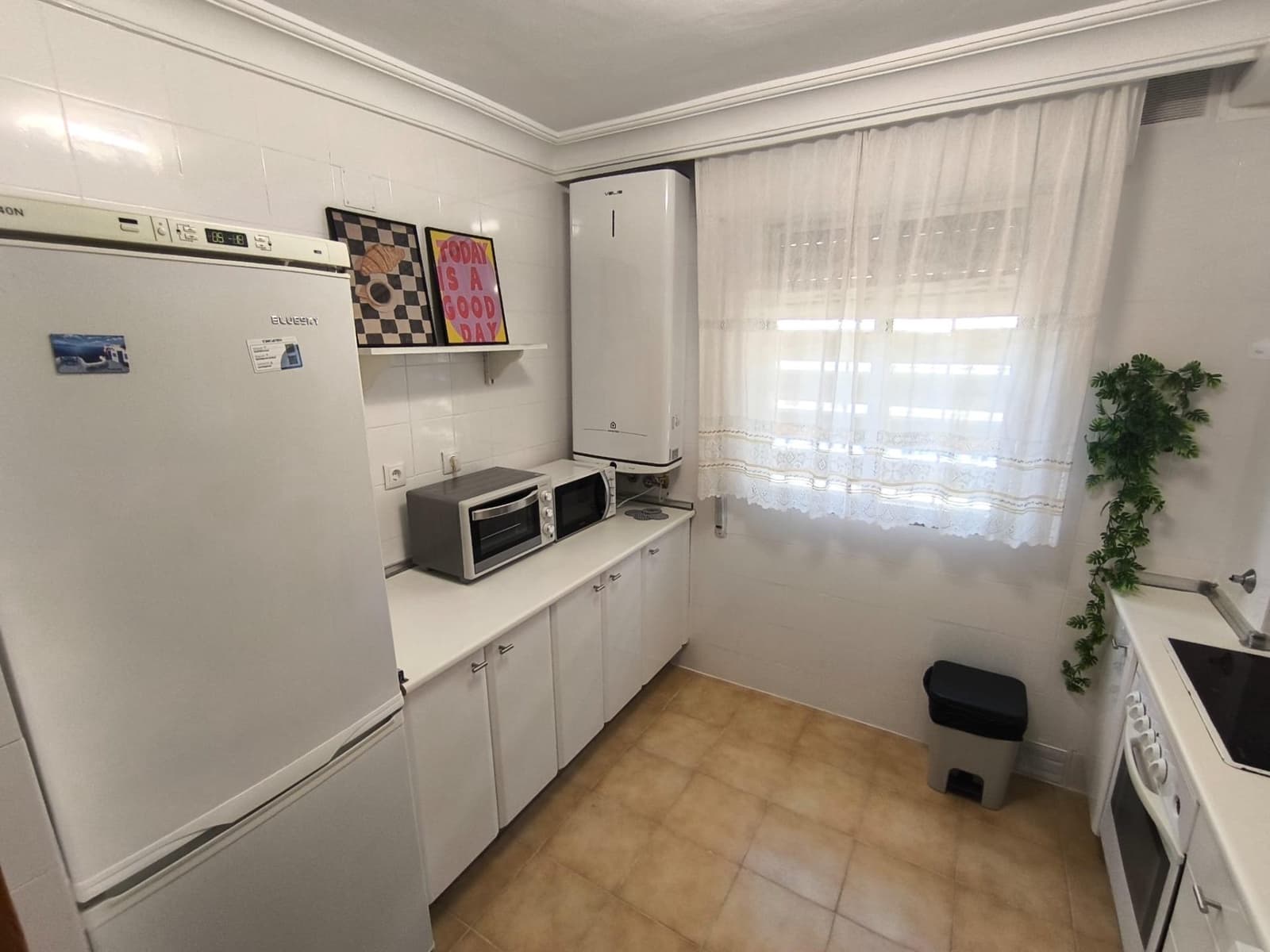 Apartamento de 4 habitaciones en Huelva ciudad en alquiler - 285 € (Ref: 9569165)
