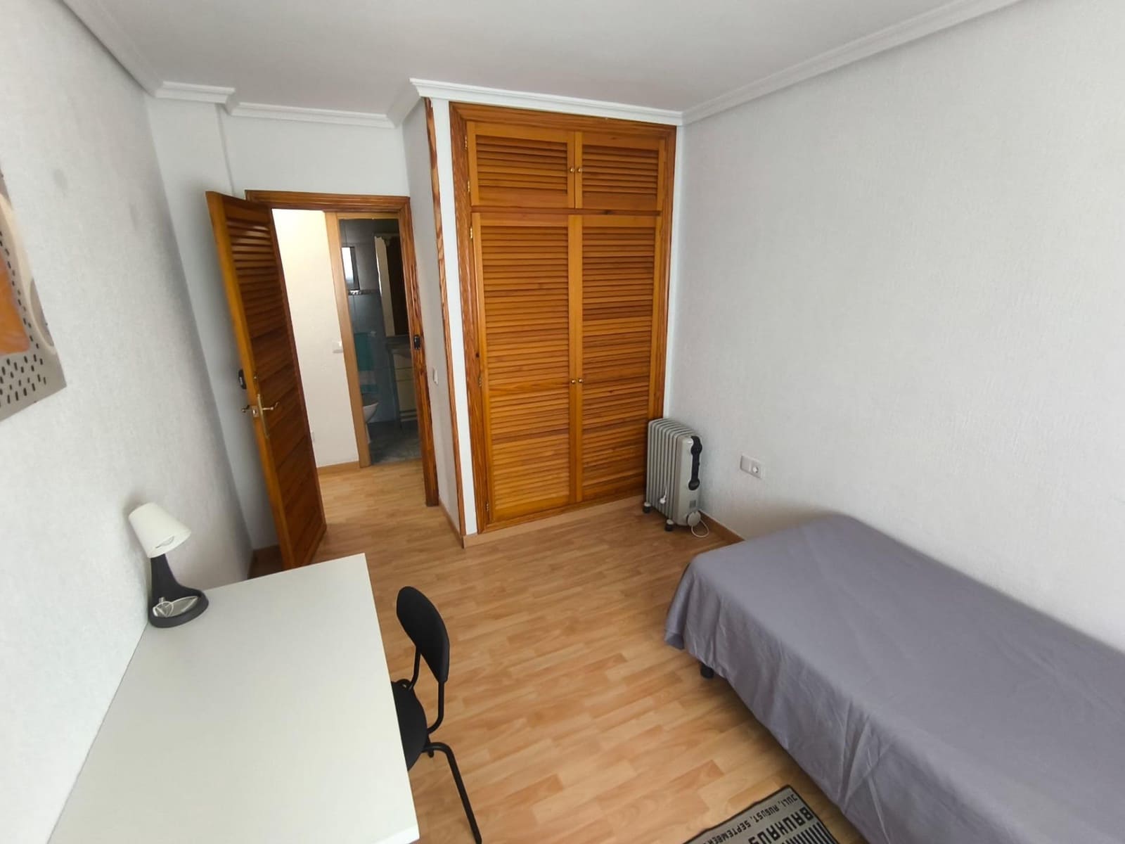 Apartamento de 4 habitaciones en Huelva ciudad en alquiler - 285 € (Ref: 9569165)