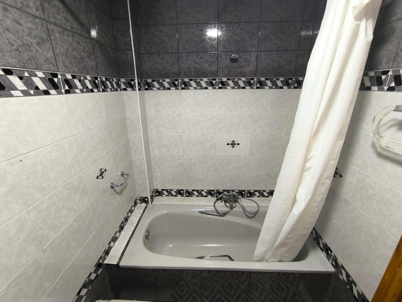 Apartamento de 4 habitaciones en Huelva ciudad en alquiler - 285 € (Ref: 9569165)