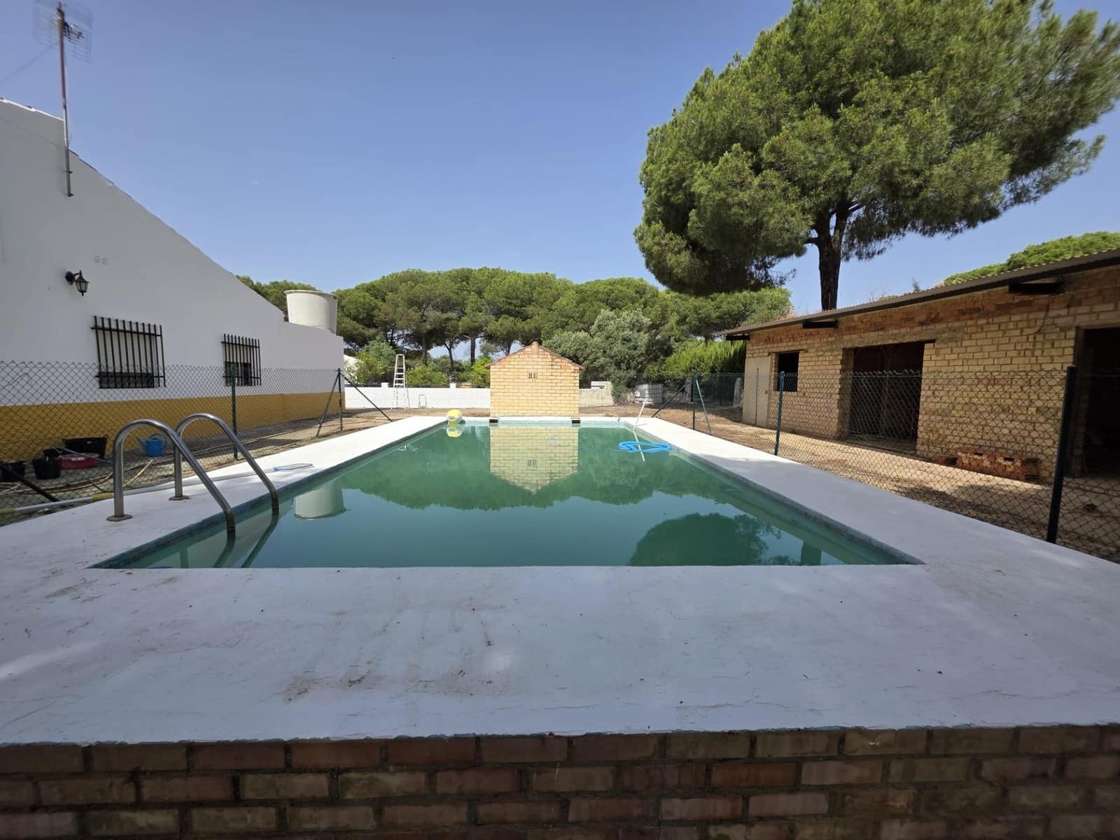 3 slaapkamer Finca/Landhuis te koop in Beas met zwembad - € 190.000 (Ref: 9569171)