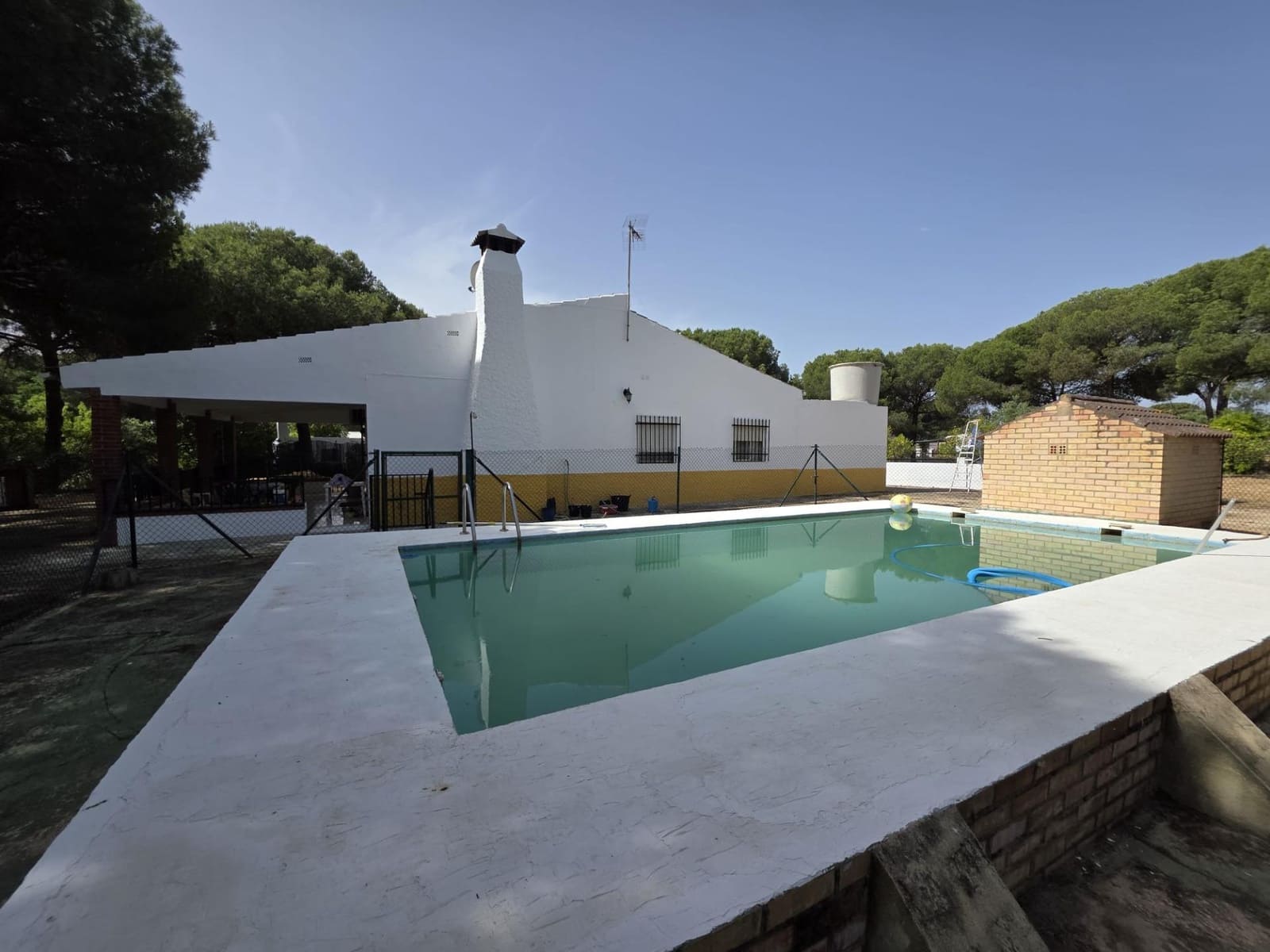 3 slaapkamer Finca/Landhuis te koop in Beas met zwembad - € 190.000 (Ref: 9569171)