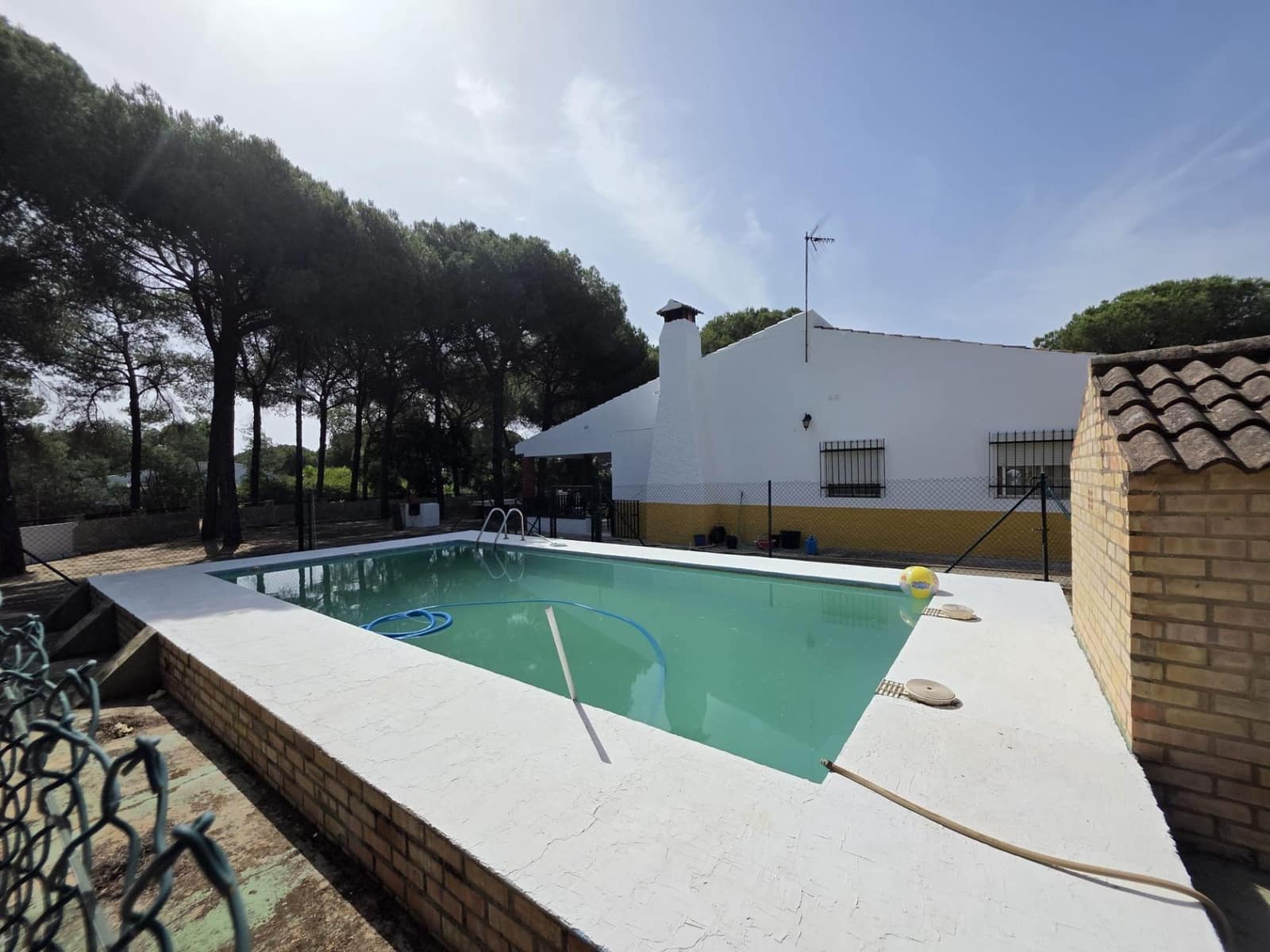 3 slaapkamer Finca/Landhuis te koop in Beas met zwembad - € 190.000 (Ref: 9569171)