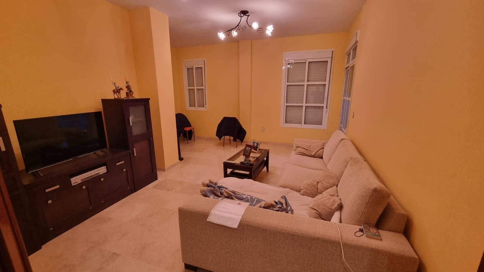 3 bedroom Flat for sale in San Bartolome de la Torre with garage - € 120,000 (Ref: 9569182)