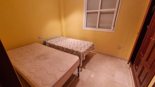 3 bedroom Flat for sale in San Bartolomé de la Torre with garage - € 120,000 (Ref: 9569182)