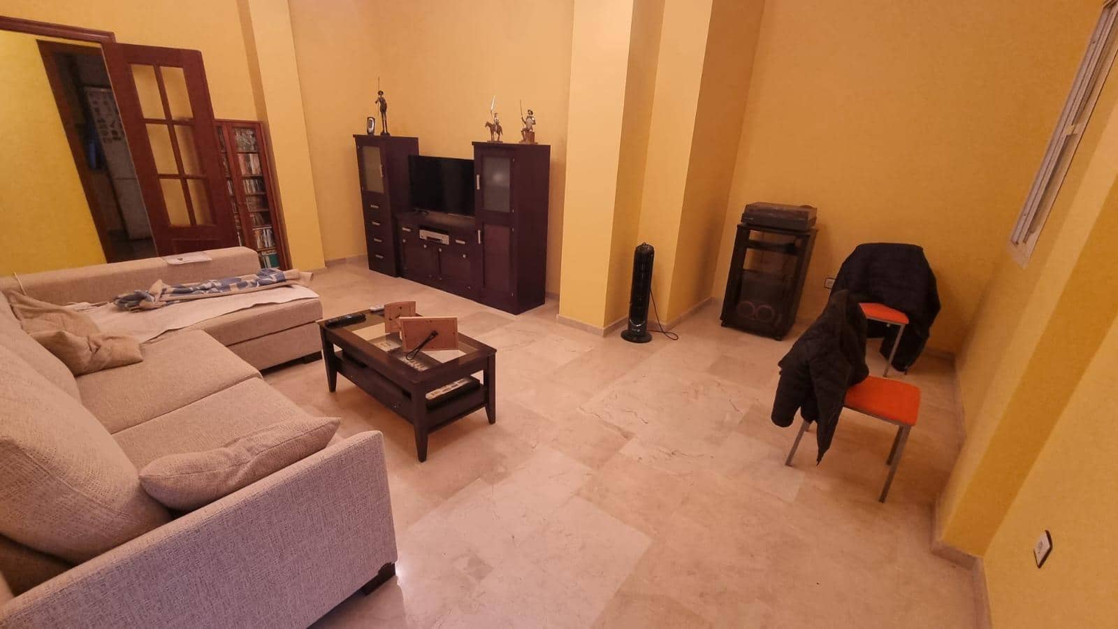 3 bedroom Flat for sale in San Bartolome de la Torre with garage - € 120,000 (Ref: 9569182)