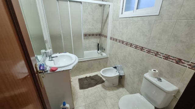 3 bedroom Flat for sale in San Bartolomé de la Torre with garage - € 120,000 (Ref: 9569182)