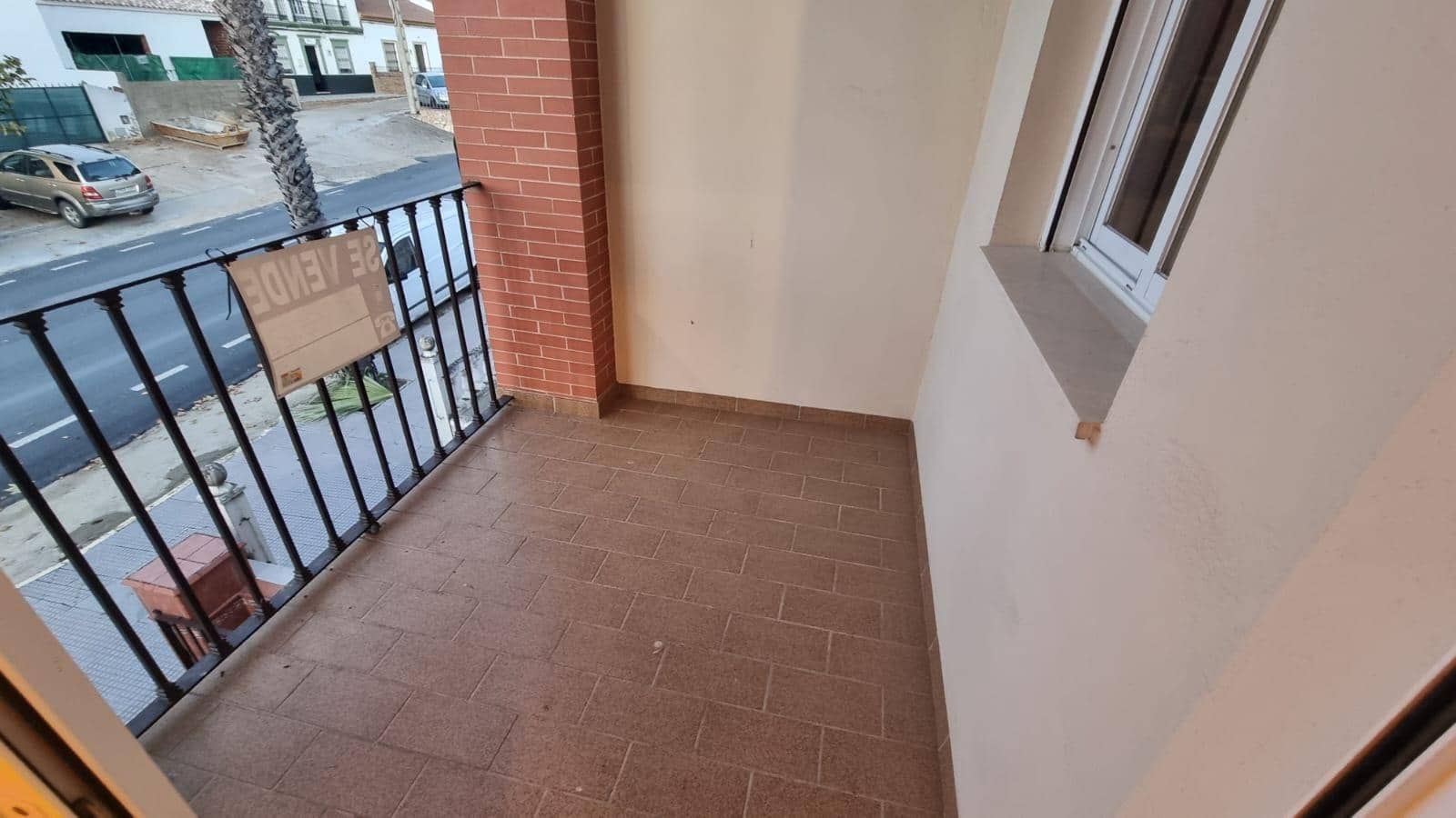 3 bedroom Flat for sale in San Bartolome de la Torre with garage - € 120,000 (Ref: 9569182)