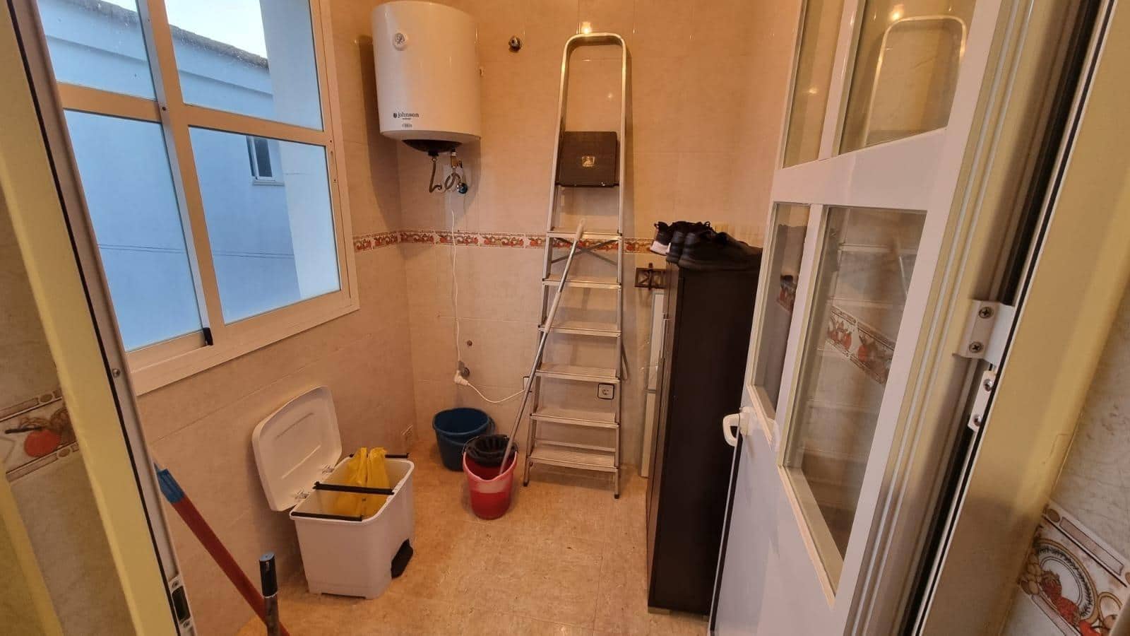 3 bedroom Flat for sale in San Bartolome de la Torre with garage - € 120,000 (Ref: 9569182)