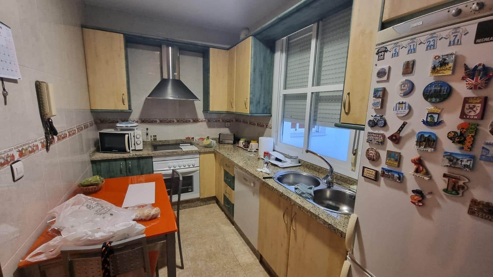 3 bedroom Flat for sale in San Bartolome de la Torre with garage - € 120,000 (Ref: 9569182)