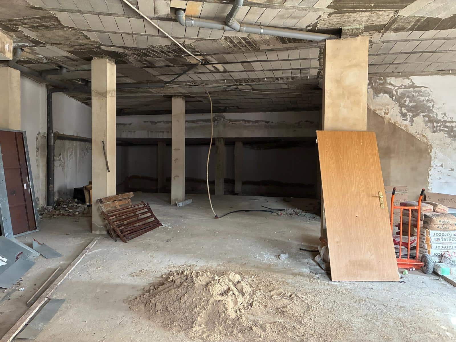 Kommersiell til salgs i Beas - € 150 000 (Ref: 9569190)