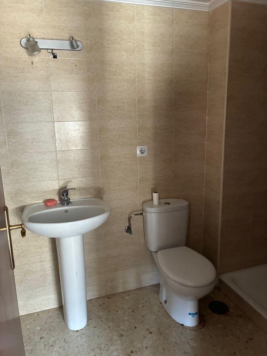 Piso de 3 habitaciones en Gibraleón en venta - 84.999 € (Ref: 9615384)