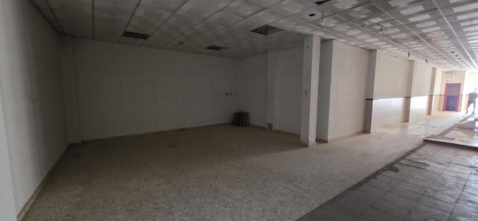 Commercial for sale in Gibraleon - € 90,000 (Ref: 9846188)