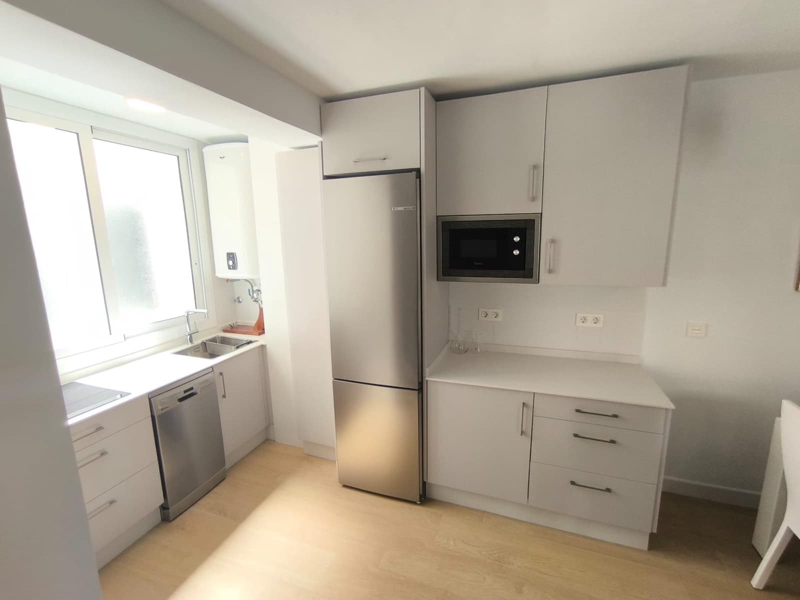 Piso de 3 habitaciones en Huelva ciudad en alquiler - 1.100 € (Ref: 9966627)
