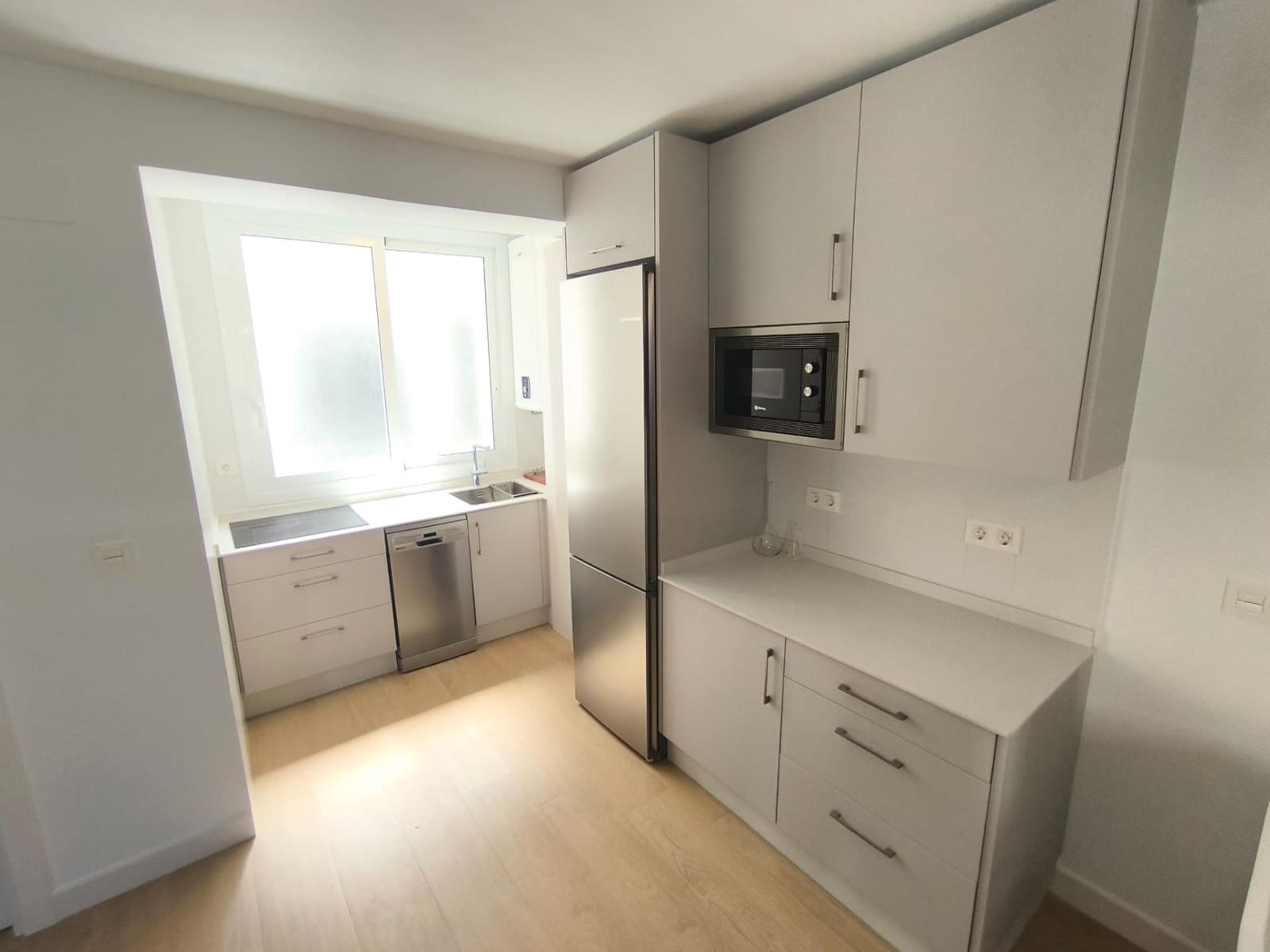 Piso de 3 habitaciones en Huelva ciudad en alquiler - 1.100 € (Ref: 9966627)