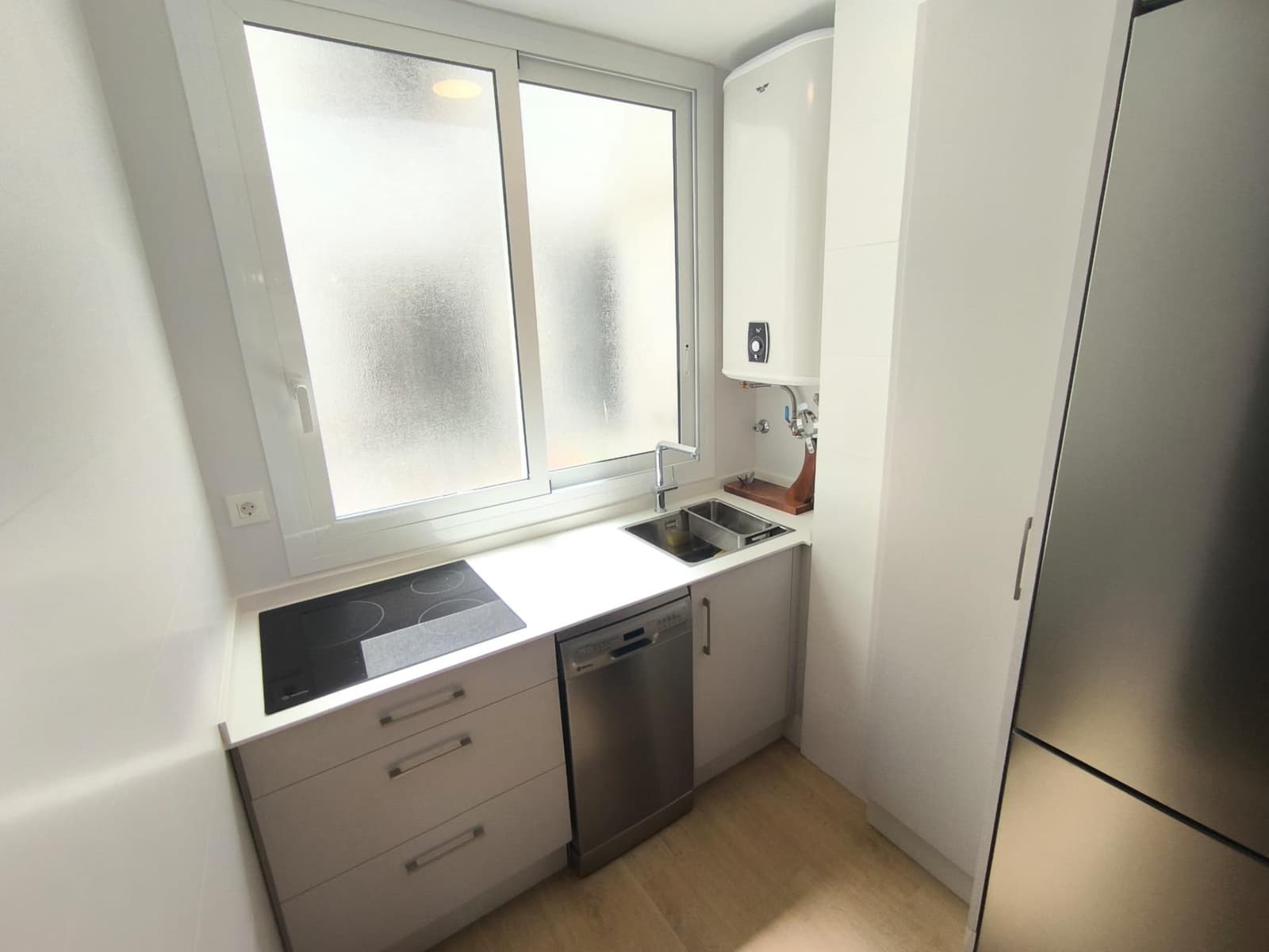 Piso de 3 habitaciones en Huelva ciudad en alquiler - 1.100 € (Ref: 9966627)