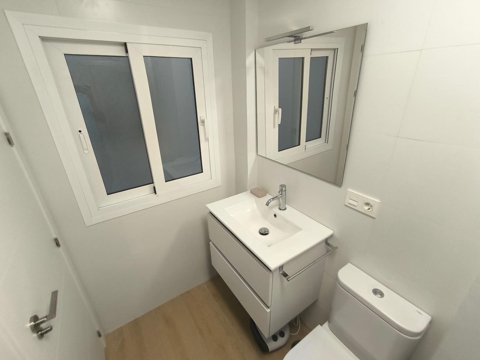 Piso de 3 habitaciones en Huelva ciudad en alquiler - 1.100 € (Ref: 9966627)