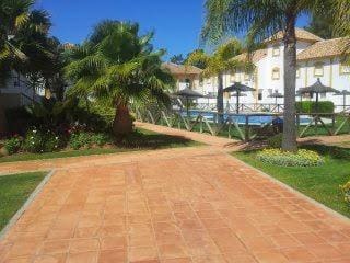 2 Zimmer Wohnung zu verkaufen in Lepe mit Pool Garage - 251.900 € (Ref: 9967790)
