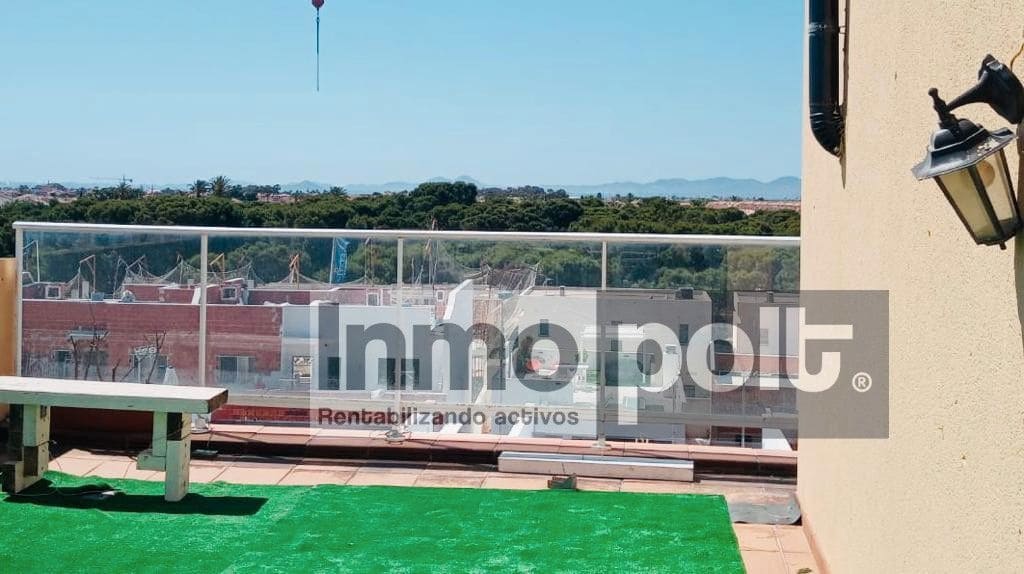 2 bedroom Penthouse for rent in San Javier with pool - € 750 (Ref: 9691545)