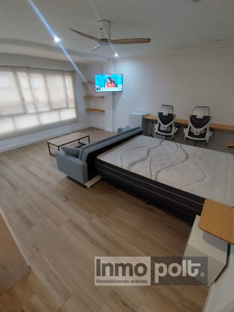 3 bedroom Flat for rent in Alcantarilla - € 800 (Ref: 9691548)