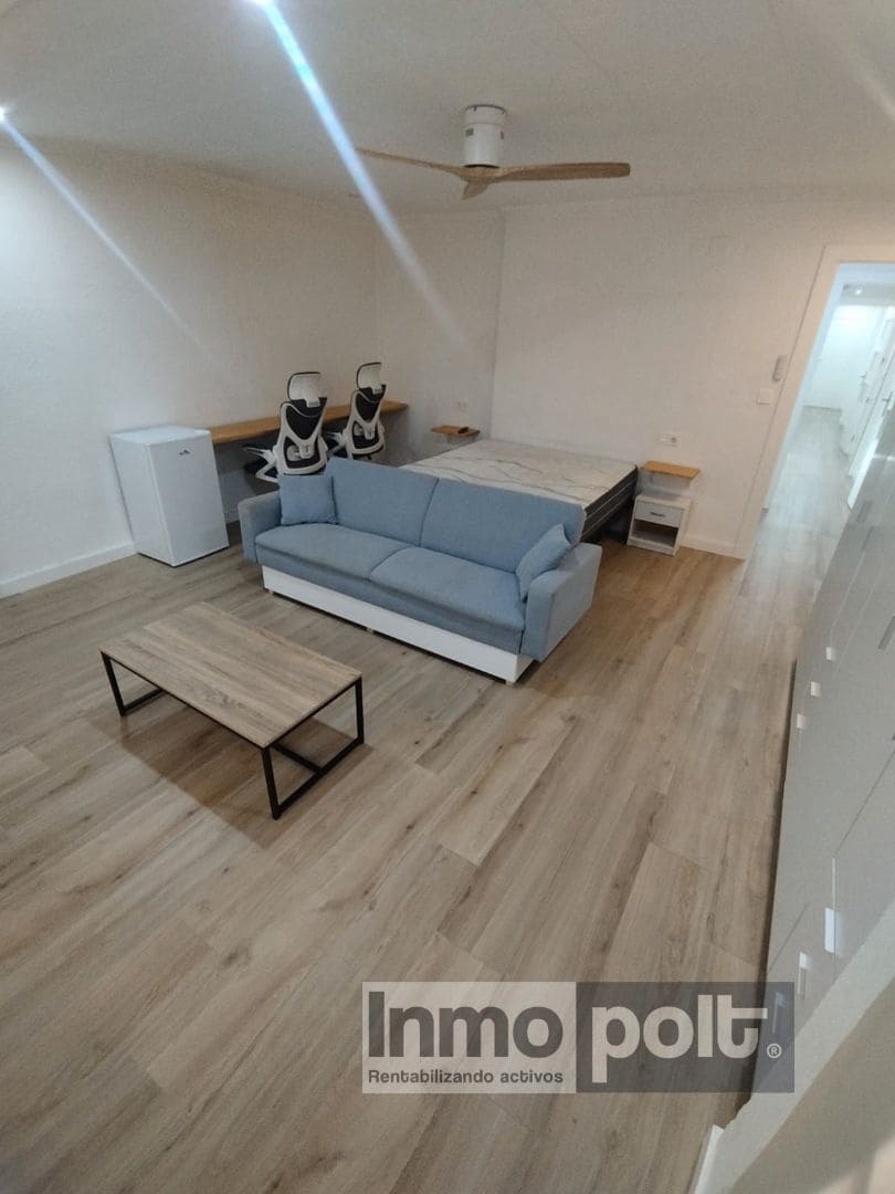 3 bedroom Flat for rent in Alcantarilla - € 800 (Ref: 9691548)
