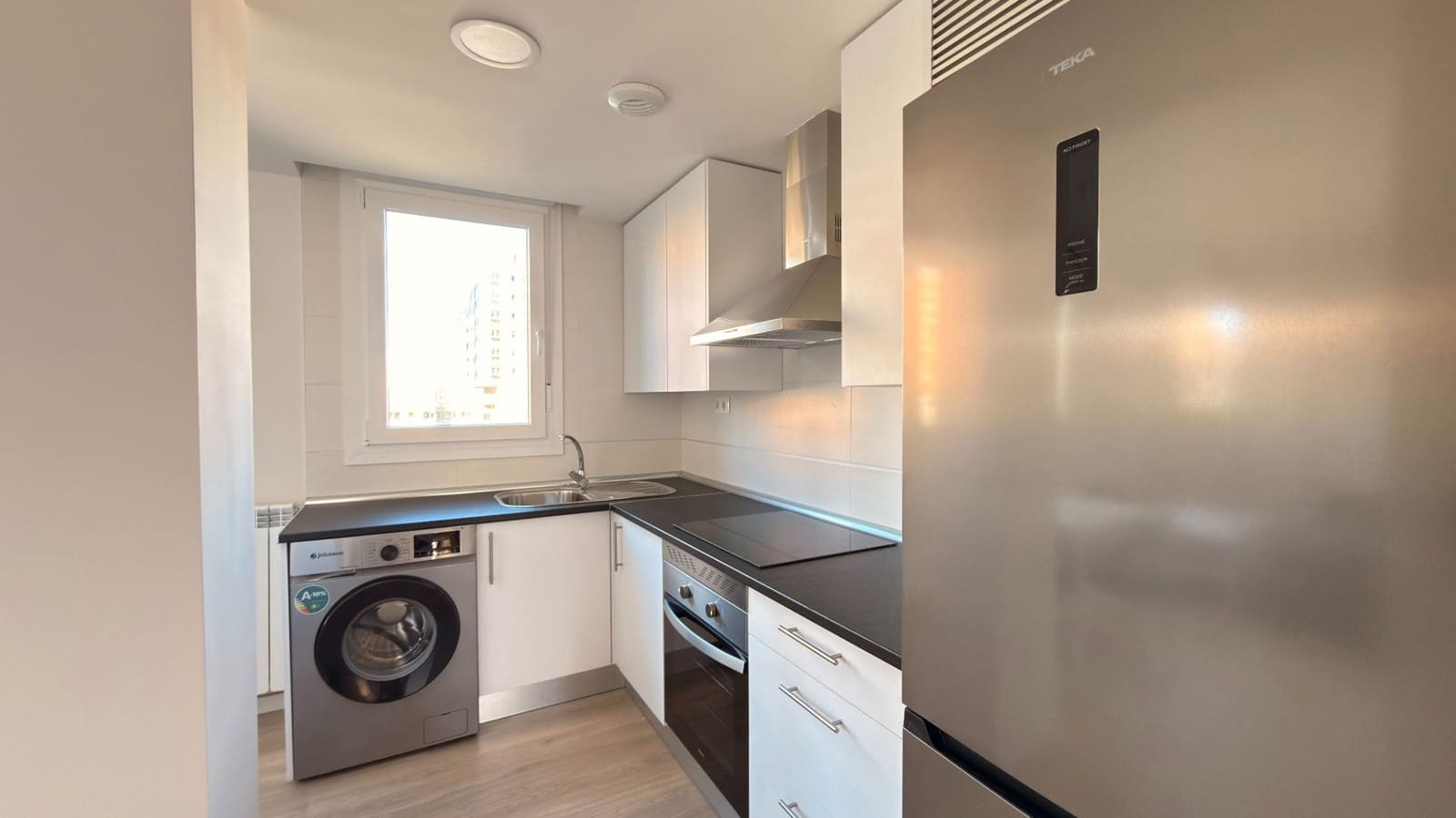 Appartement de 2 chambres à louer à Tres Cantos avec piscine garage - 1 500 € (Ref: 9691556)