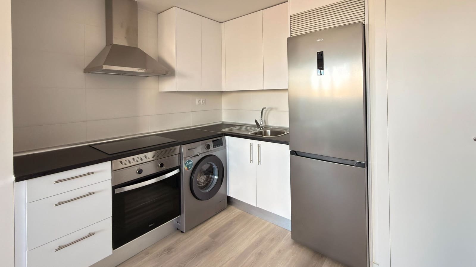 Appartement de 1 chambre à louer à Tres Cantos avec piscine garage - 1 350 € (Ref: 9691559)