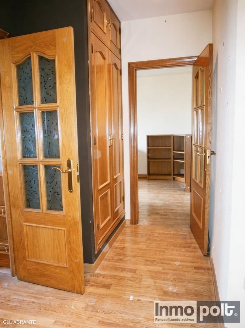3 slaapkamer Flat te koop in Madrid stad - € 260.000 (Ref: 9715398)