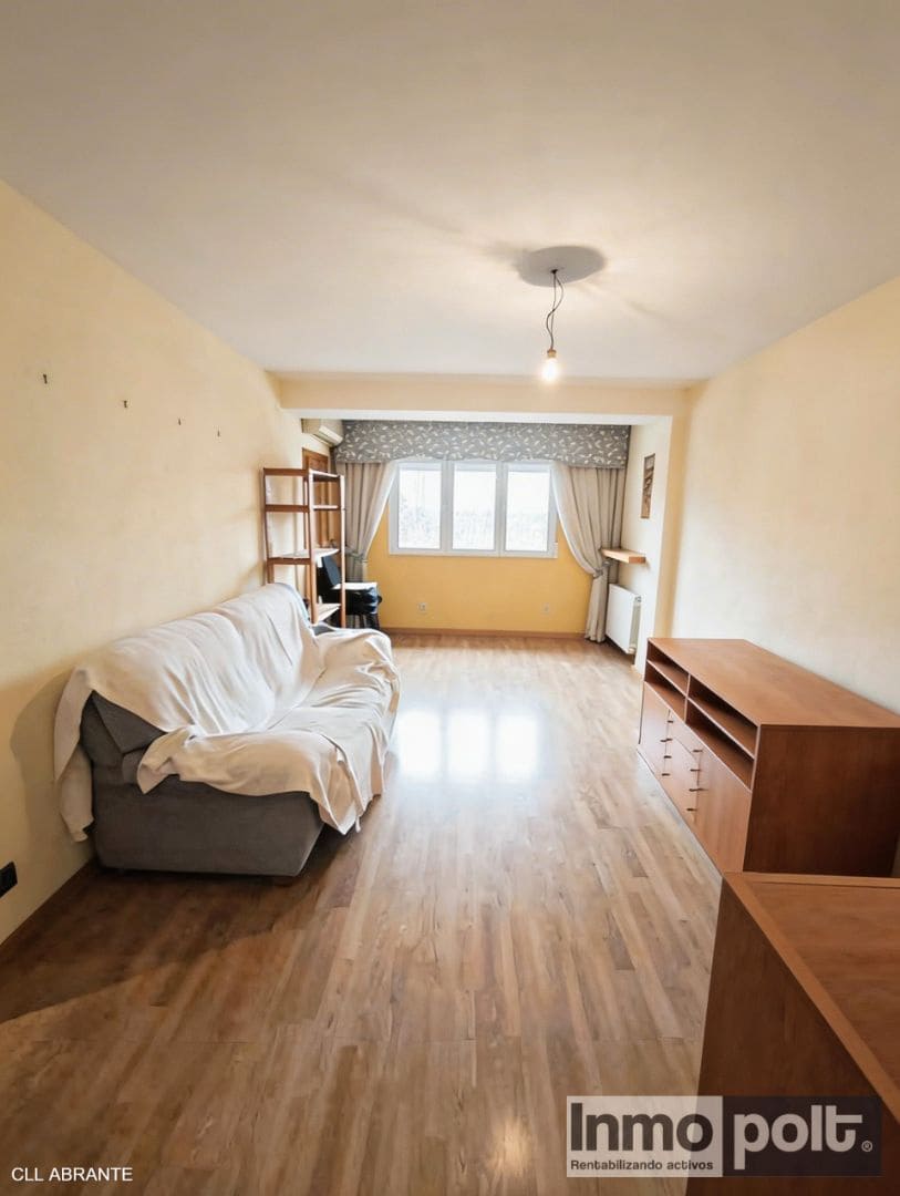 3 slaapkamer Flat te koop in Madrid stad - € 260.000 (Ref: 9715398)