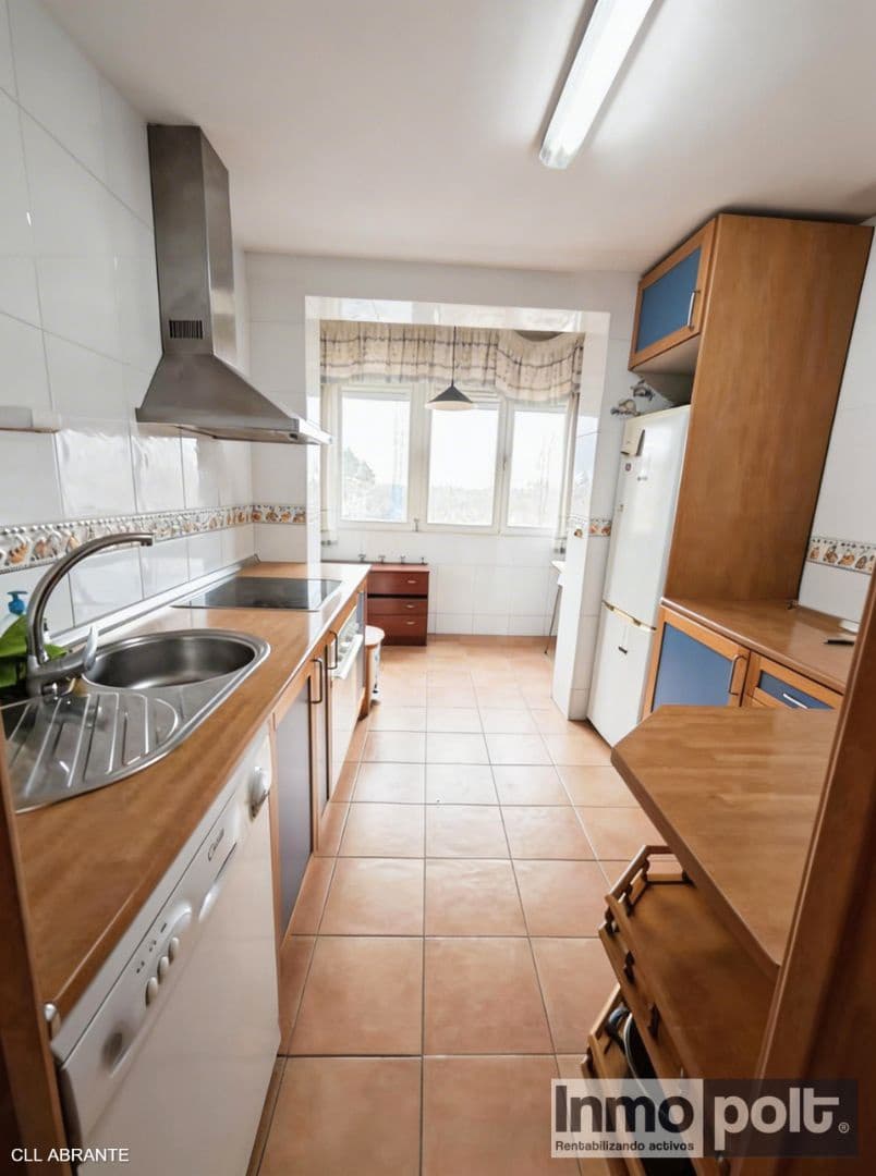 3 slaapkamer Flat te koop in Madrid stad - € 260.000 (Ref: 9715398)